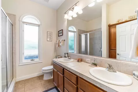 Bath - 892 Coggins St, Redding, CA 96003 photo 1 of 3