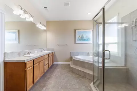 Bath - 892 Coggins St, Redding, CA 96003 photo 3 of 3