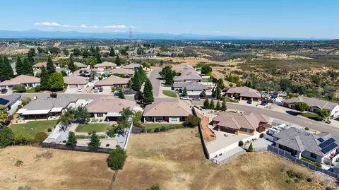 View/Area - 892 Coggins St, Redding, CA 96003 photo 4 of 5