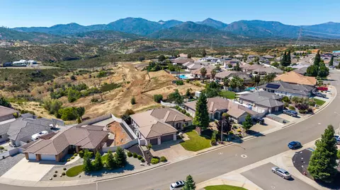 View/Area - 892 Coggins St, Redding, CA 96003 photo 3 of 5