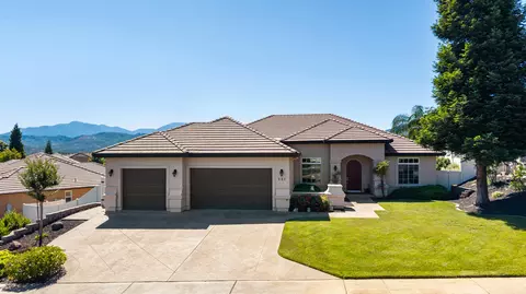 892 Coggins St, Redding, CA 96003
