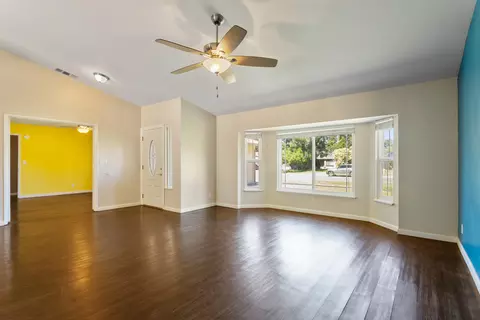 Living - 3753 Canterbury Dr, Redding, CA 96002 photo 2 of 4