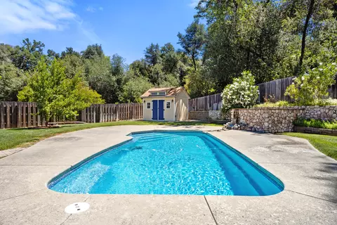 Exterior - 3753 Canterbury Dr, Redding, CA 96002 photo 3 of 5