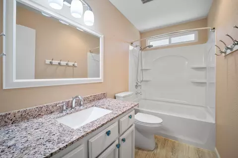 Bath - 3753 Canterbury Dr, Redding, CA 96002 photo 1 of 3