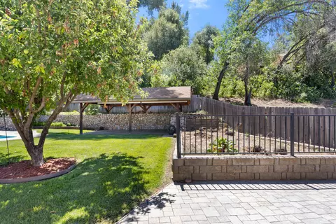 Exterior - 3753 Canterbury Dr, Redding, CA 96002 photo 4 of 5