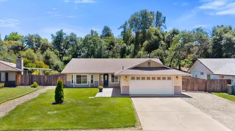 3753 Canterbury Dr, Redding, CA 96002
