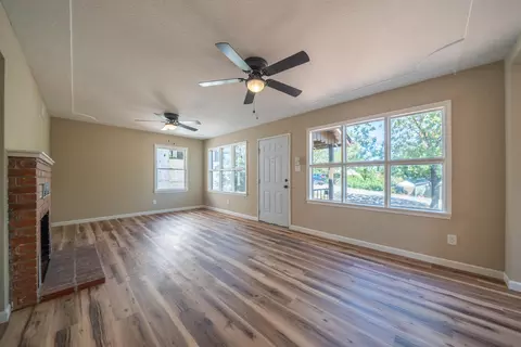 Living - 1342 Willis St, Redding, CA 96001 photo 2 of 5