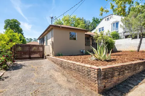 Exterior - 1342 Willis St, Redding, CA 96001 photo 2 of 5
