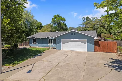1738 Almaden Dr, Redding, CA 96001