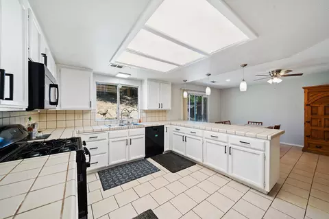 Kitchen - 1738 Almaden Dr, Redding, CA 96001 photo 2 of 5