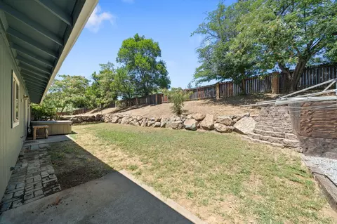 Exterior - 1738 Almaden Dr, Redding, CA 96001 photo 7 of 10