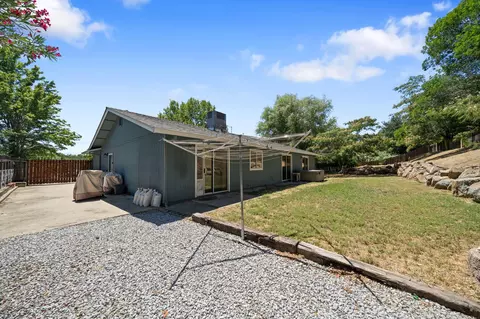 Exterior - 1738 Almaden Dr, Redding, CA 96001 photo 6 of 10