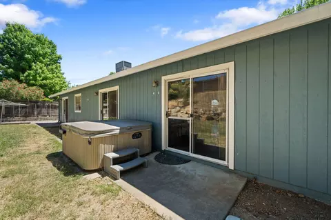 Exterior - 1738 Almaden Dr, Redding, CA 96001 photo 4 of 10