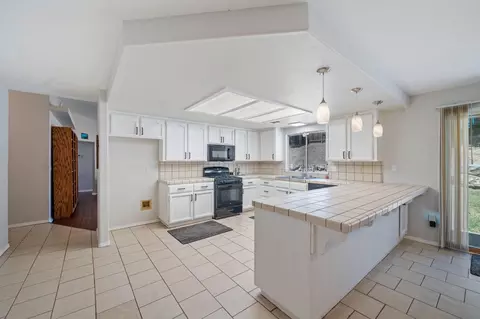 Kitchen - 1738 Almaden Dr, Redding, CA 96001 photo 5 of 5