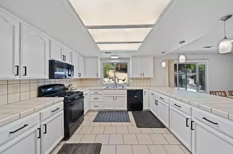 Kitchen - 1738 Almaden Dr, Redding, CA 96001 photo 3 of 5