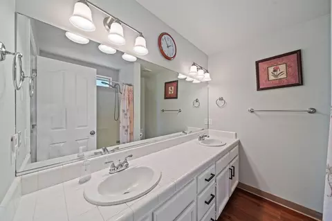 Bath - 1738 Almaden Dr, Redding, CA 96001 photo 1 of 2