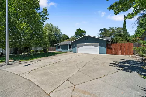 Exterior - 1738 Almaden Dr, Redding, CA 96001 photo 9 of 10