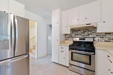 Kitchen - 5039 Bidwell Rd, Redding, CA 96001 photo 3 of 3