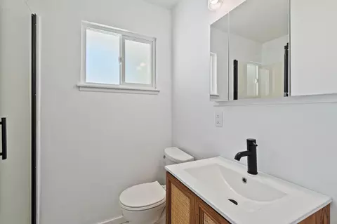 Bath - 5039 Bidwell Rd, Redding, CA 96001 photo 1 of 2