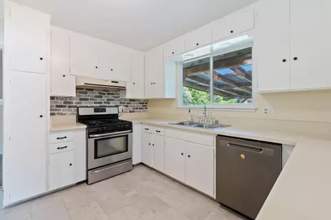 Kitchen - 5039 Bidwell Rd, Redding, CA 96001 photo 1 of 3