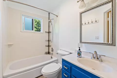 Bath - 5039 Bidwell Rd, Redding, CA 96001 photo 2 of 2