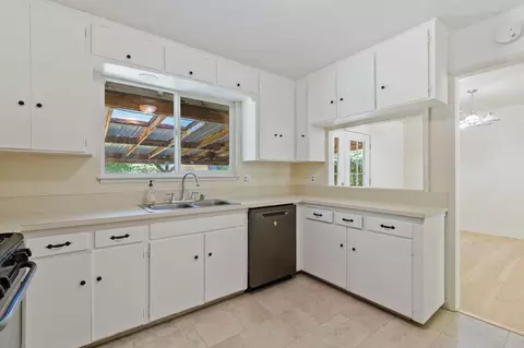 Kitchen - 5039 Bidwell Rd, Redding, CA 96001 photo 2 of 3