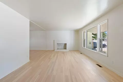 Living - 5039 Bidwell Rd, Redding, CA 96001 photo 2 of 4