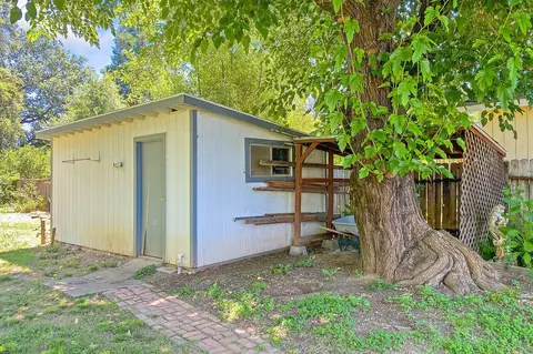 Exterior - 5039 Bidwell Rd, Redding, CA 96001 photo 8 of 10