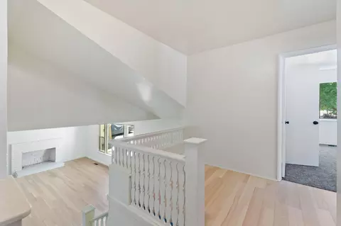Entry Way - 5039 Bidwell Rd, Redding, CA 96001 photo 2 of 2