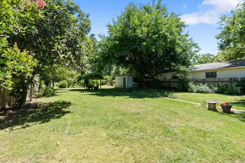 Exterior - 5039 Bidwell Rd, Redding, CA 96001 photo 6 of 10