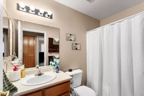 Bath - 4597 Lynbrook Loop, Redding, CA 96003 photo 5 of 5