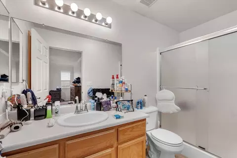 Bath - 4597 Lynbrook Loop, Redding, CA 96003 photo 3 of 5