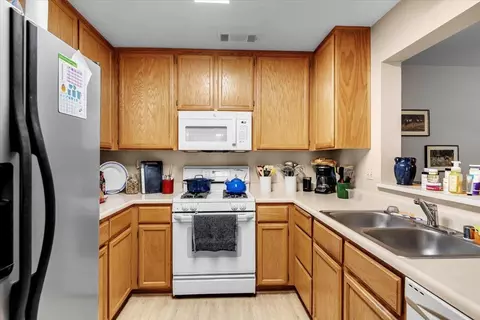 Kitchen - 4597 Lynbrook Loop, Redding, CA 96003 photo 1 of 1