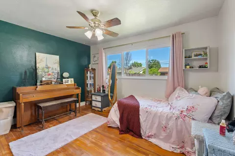 Bedroom - 2075 Westwood Ave, Redding, CA 96001 photo 4 of 7