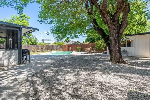 Exterior - 2075 Westwood Ave, Redding, CA 96001 photo 5 of 15