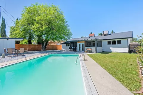 2075 Westwood Ave, Redding, CA 96001