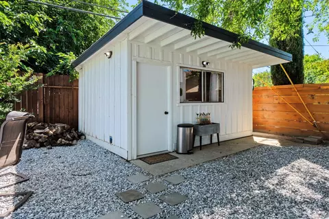 Exterior - 2075 Westwood Ave, Redding, CA 96001 photo 7 of 15