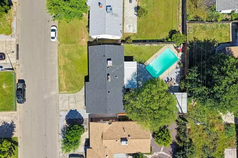 View/Area - 2075 Westwood Ave, Redding, CA 96001 photo 2 of 2