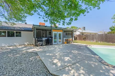 Exterior - 2075 Westwood Ave, Redding, CA 96001 photo 6 of 15