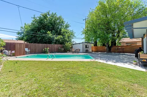 Exterior - 2075 Westwood Ave, Redding, CA 96001 photo 12 of 15