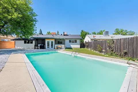 Exterior - 2075 Westwood Ave, Redding, CA 96001 photo 11 of 15