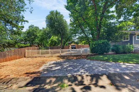 1439 Harpole Rd, Redding, CA 96002 photo 4