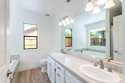 Bath - 2163 Sageway Dr, Redding, CA 96003 photo 1 of 4