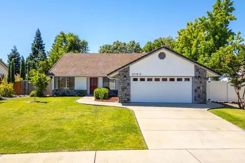 2163 Sageway Dr, Redding, CA 96003