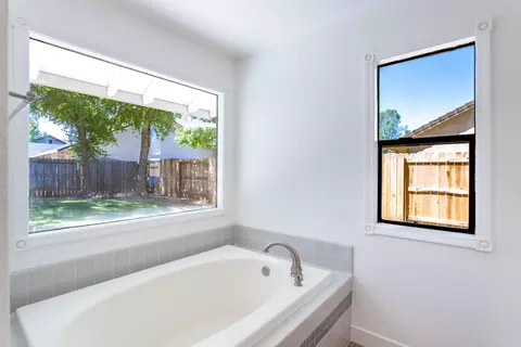 Bath - 2163 Sageway Dr, Redding, CA 96003 photo 2 of 4