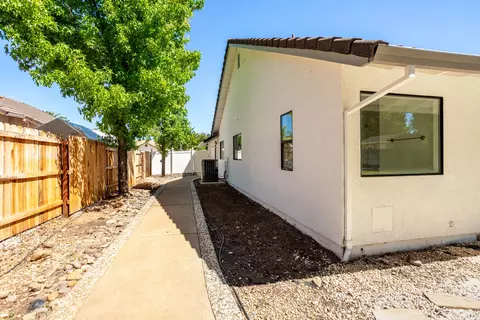 Exterior - 2163 Sageway Dr, Redding, CA 96003 photo 5 of 8