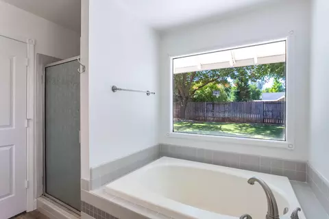 Bath - 2163 Sageway Dr, Redding, CA 96003 photo 3 of 4