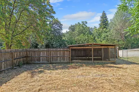 Exterior - 1361 College Vw, Redding, CA 96003 photo 21 of 29
