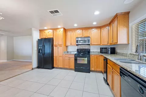 Kitchen - 1361 College Vw, Redding, CA 96003 photo 3 of 3