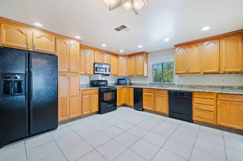 Kitchen - 1361 College Vw, Redding, CA 96003 photo 2 of 3